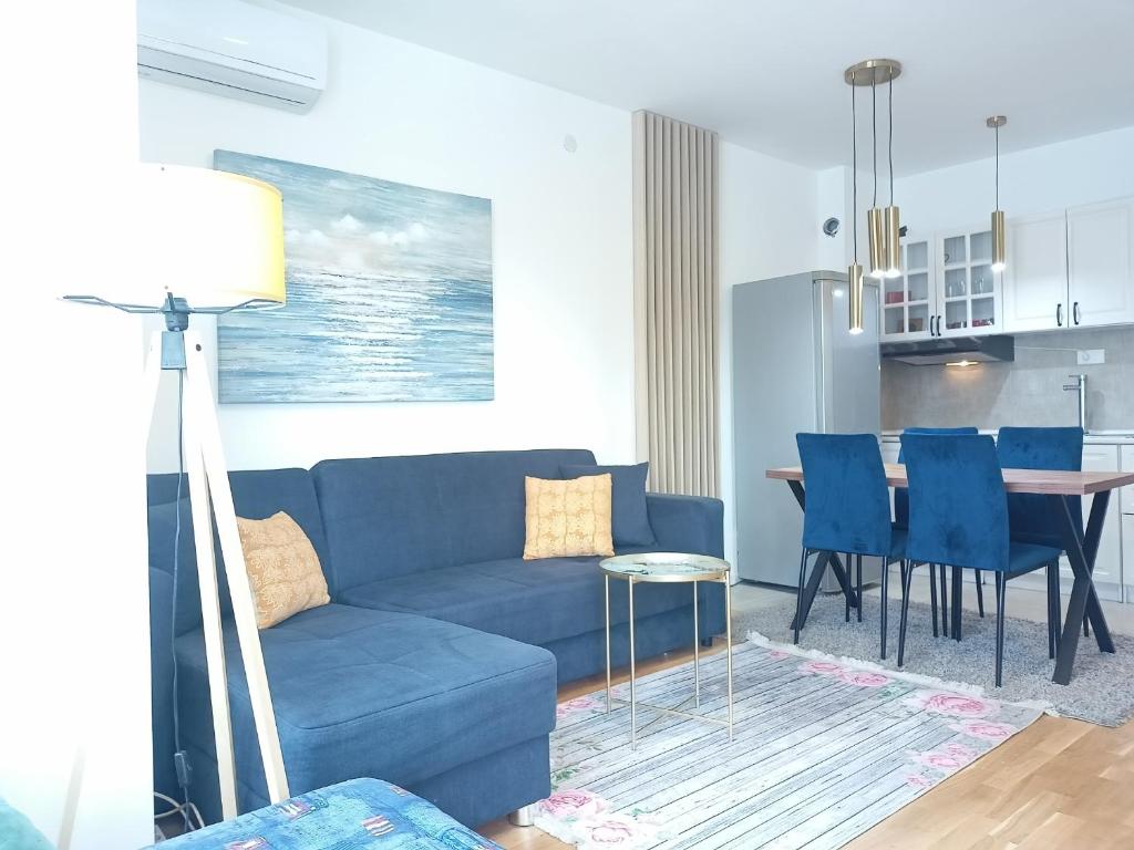 Posezení v ubytování OPERA LUX APARTMENTS - Green Hill kompleks Sokobanja & Free Parking - kod Akva Parka