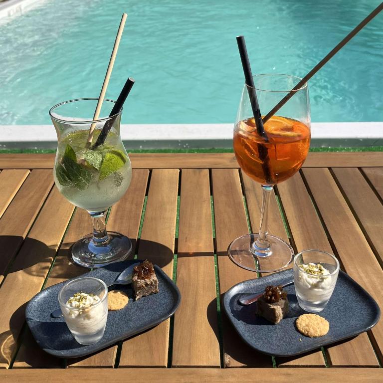 Nápoje v ubytování BRIT HOTEL & SPA Le Roc au Chien