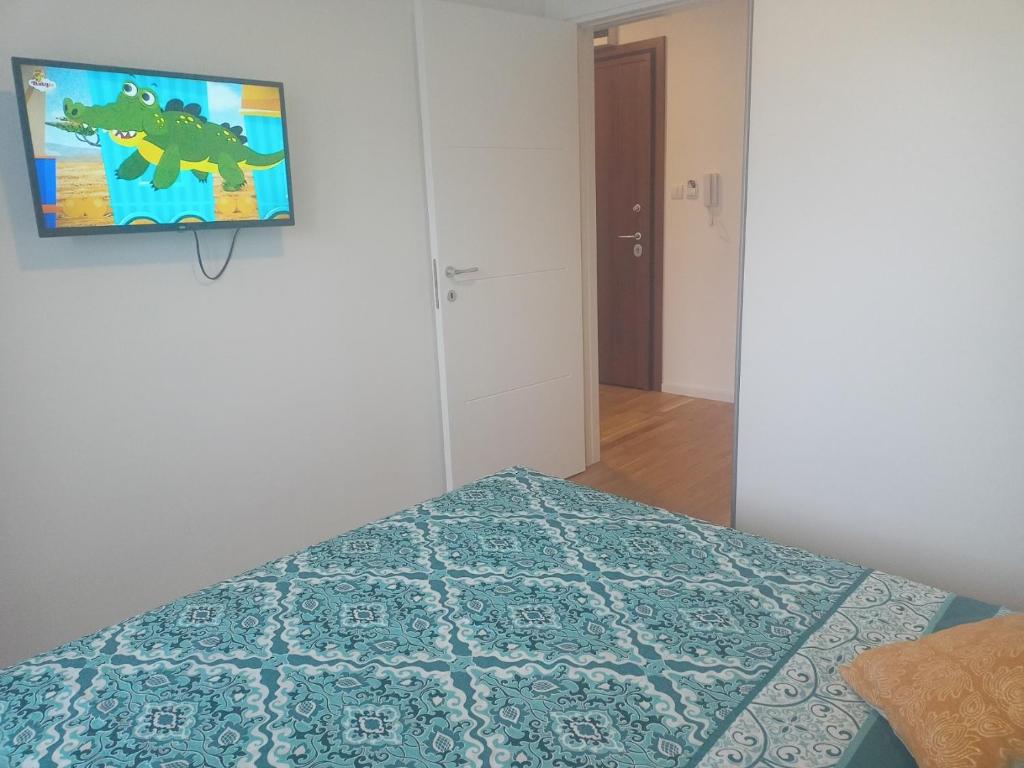 Postel nebo postele na pokoji v ubytování OPERA LUX APARTMENTS - Green Hill kompleks Sokobanja & Free Parking - kod Akva Parka