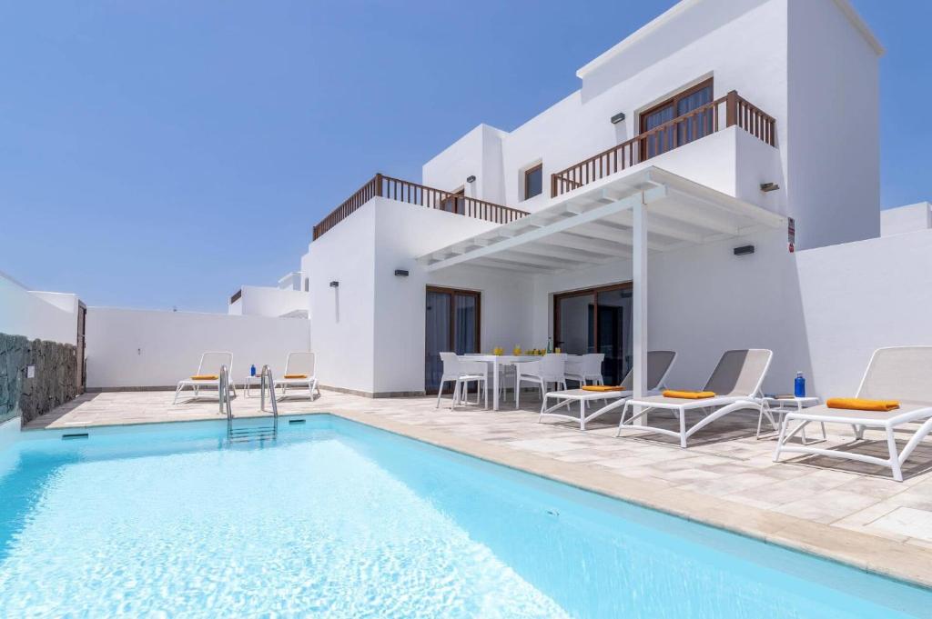 Villa Femes by Villa Plus