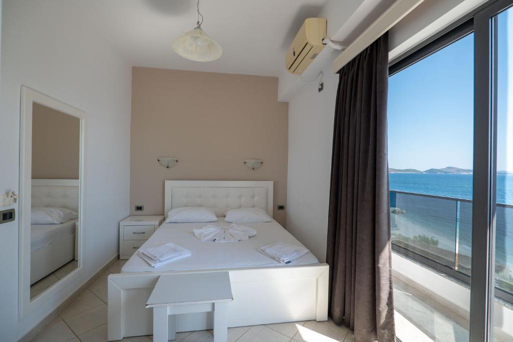 Postel nebo postele na pokoji v ubytování Hotel Kompleks Joni