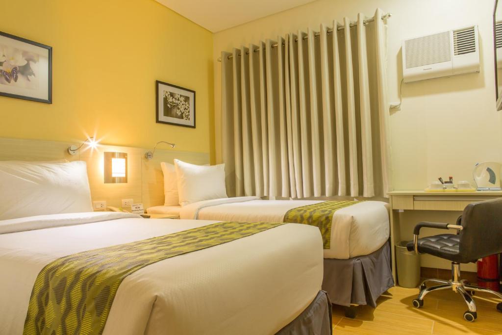 Postel nebo postele na pokoji v ubytování Hamersons Hotel Cebu