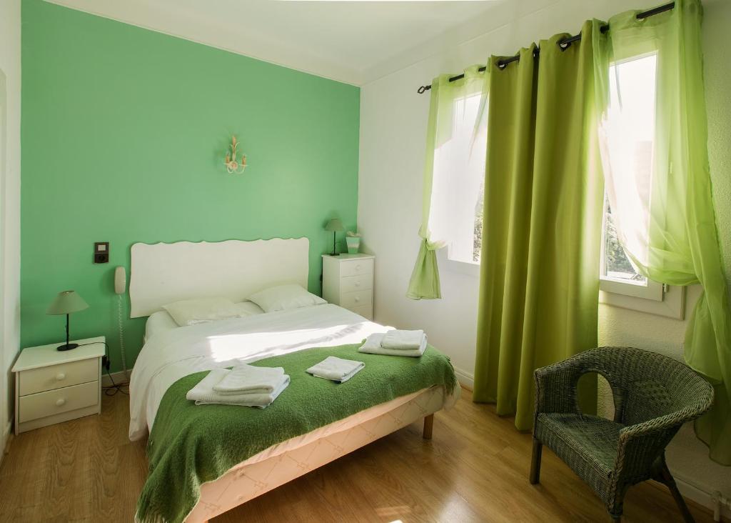 Postel nebo postele na pokoji v ubytování Auberge de l'Escargot d'Or