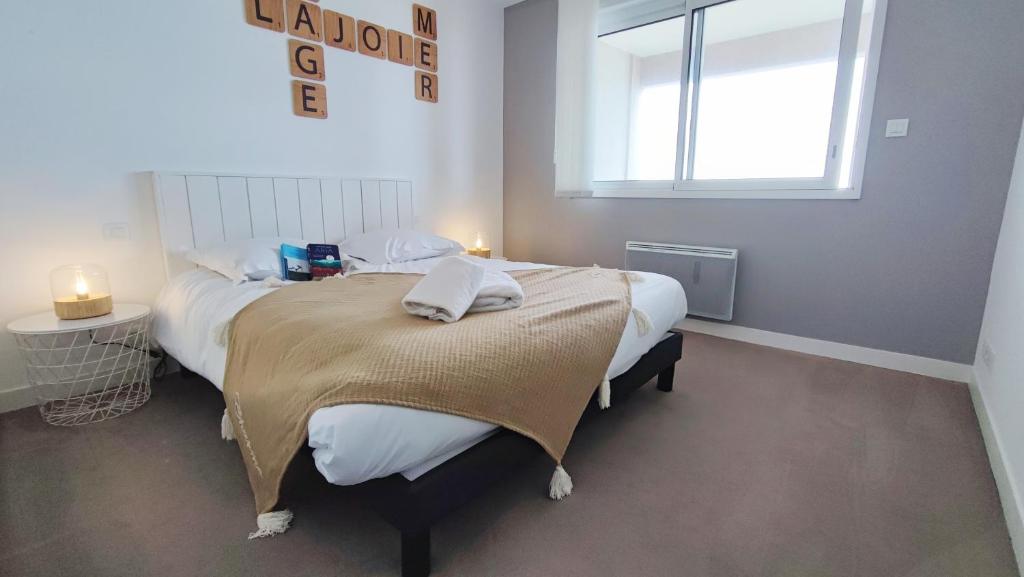 Photo de la galerie de l'établissement Rêve Bleu - Vue mer exceptionnelle - Wifi - draps et serviettes inclus - Balcon avec mobilier de jardin, à Penmarcʼh