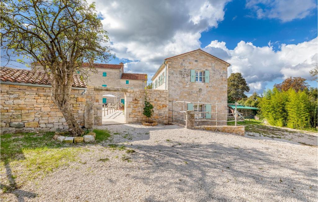 Budynek, w którym mieści się apartament