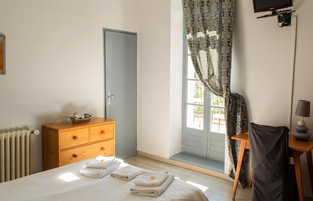 Postel nebo postele na pokoji v ubytování Auberge de l'Escargot d'Or
