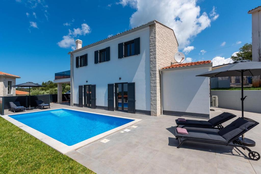 Πισίνα στο ή κοντά στο Villa Molinari