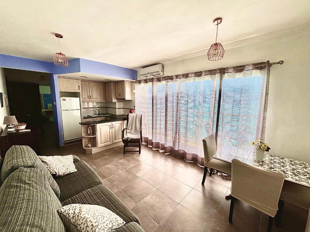 A kitchen or kitchenette at Faro de Cullera I