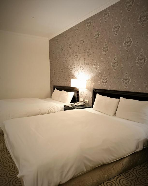 Well Garden Hotel - Standard Quadruple Room