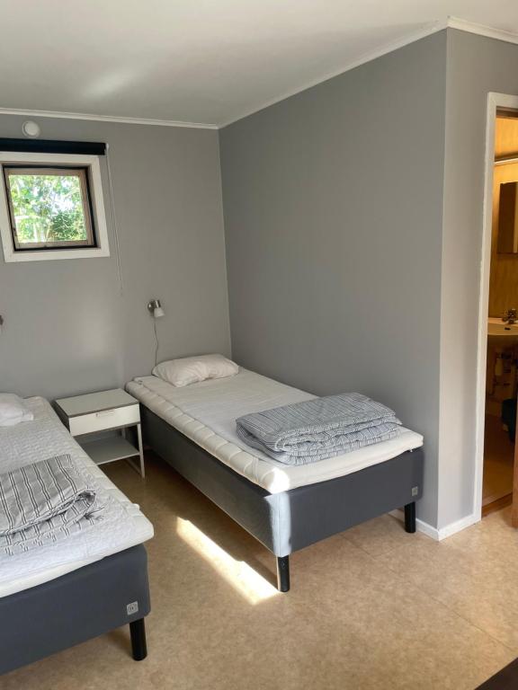Postel nebo postele na pokoji v ubytování Vandrarhemmet Ölands Skogsby