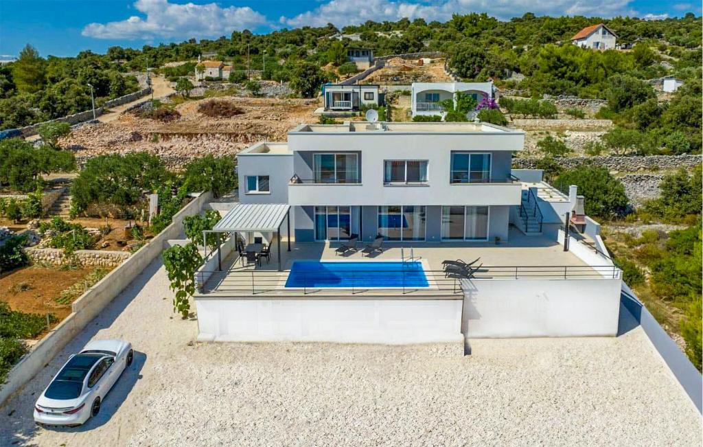 an aerial view of a white house with a car at Beautiful Home In Sevid Na Moru in Sevid