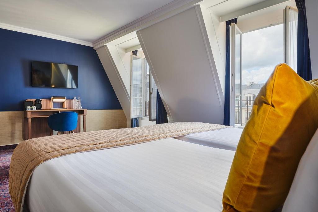 Un ou plusieurs lits dans un hébergement de l'établissement Hôtel Le Versailles