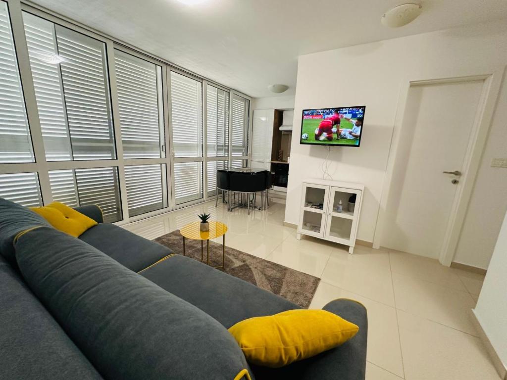 Televízia a/alebo spoločenská miestnosť v ubytovaní Luxury apartment CityZen