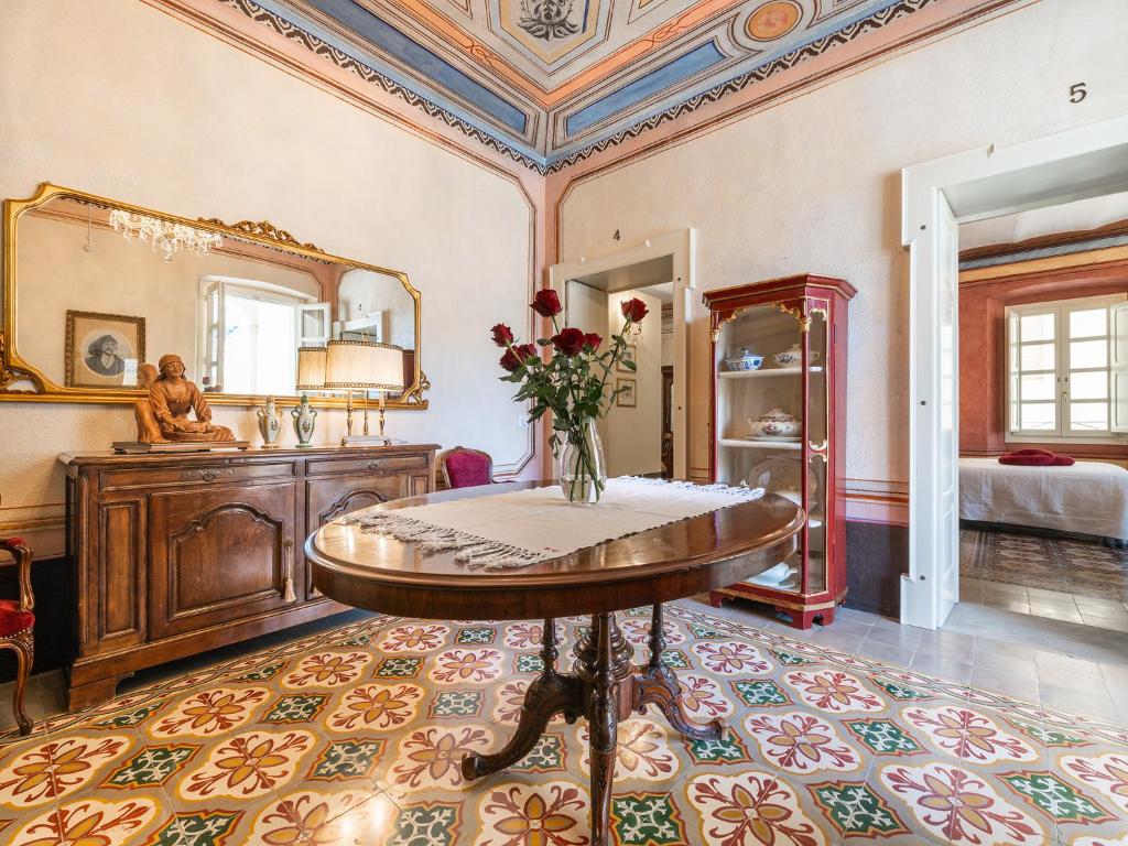Postel nebo postele na pokoji v ubytování PALAZZO CHERCHI