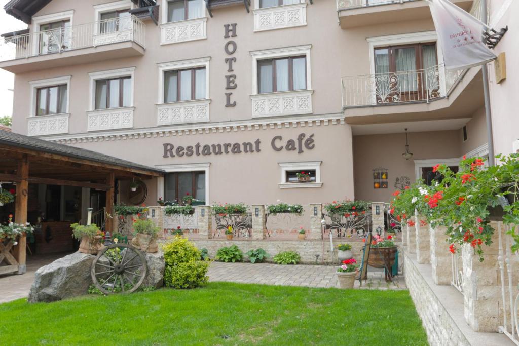 Budova, kde se hotel nachází
