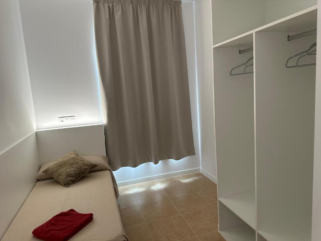 A bed or beds in a room at Albergue O Pedrón Hostel & Rooms