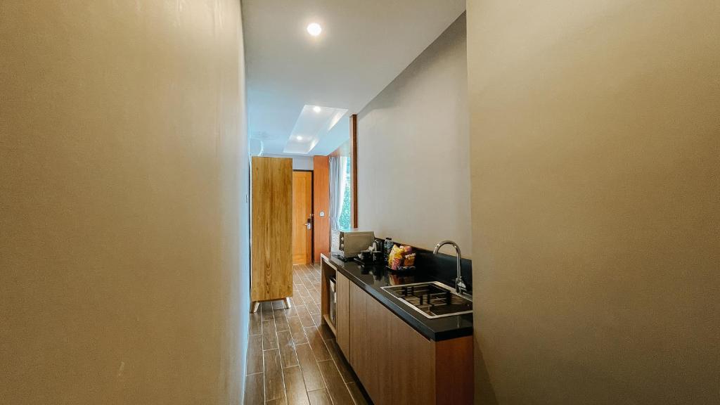 Damar Langit Resort的厨房或小厨房