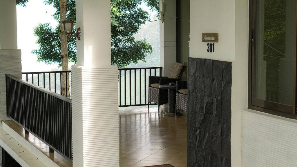 Damar Langit Resort的阳台或露台