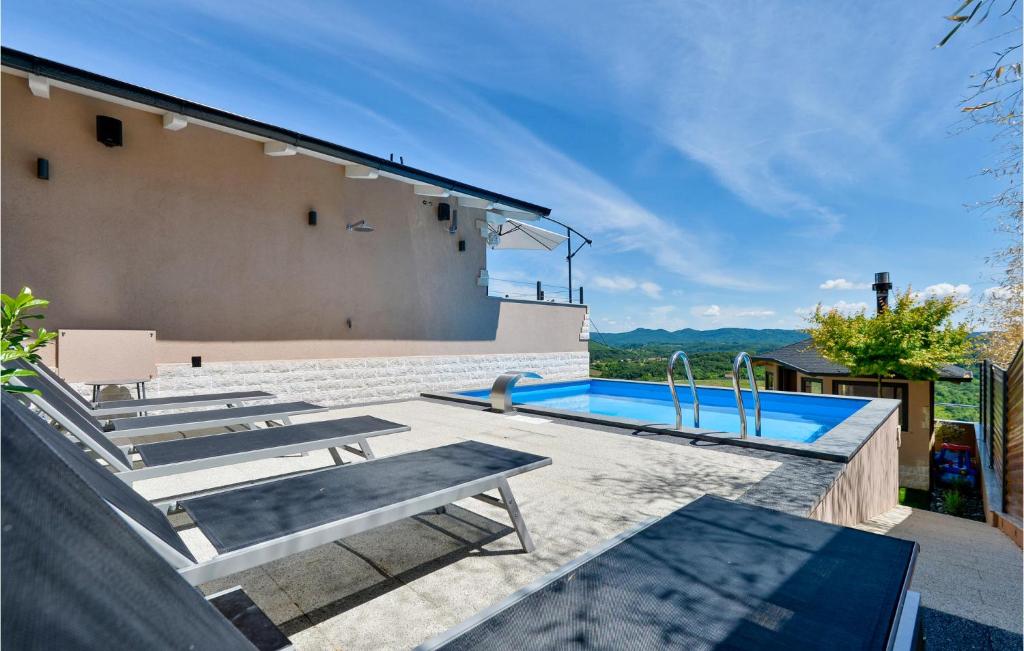 Bazén v ubytovaní Cozy Home In Novi Marof With Sauna alebo v jeho blízkosti