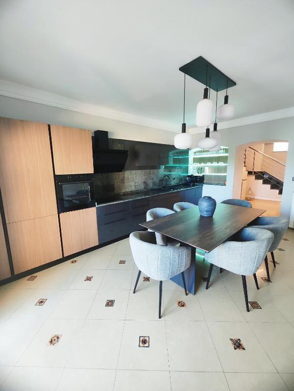 Kuchnia lub aneks kuchenny w obiekcie Luxury Apartment Regina