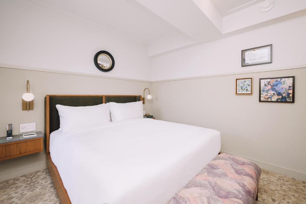 Postel nebo postele na pokoji v ubytování Hotel Heron Old Town Alexandria