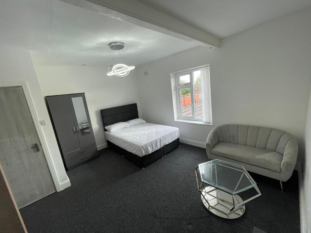 Gallery image of PC Home Room C in Hyde