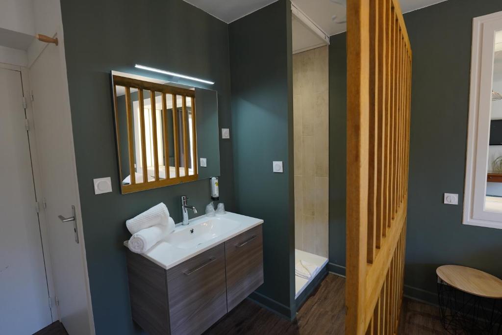 Koupelna v ubytování Logis Hôtel Le Griou