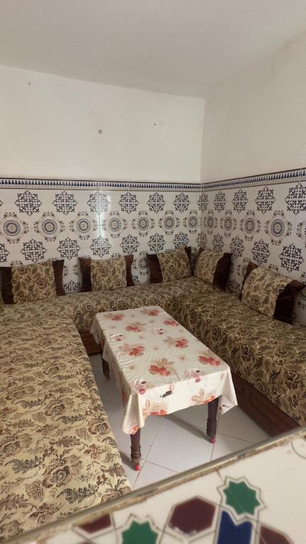 a living room with a couch and a table at Dar lfassi in Fès
