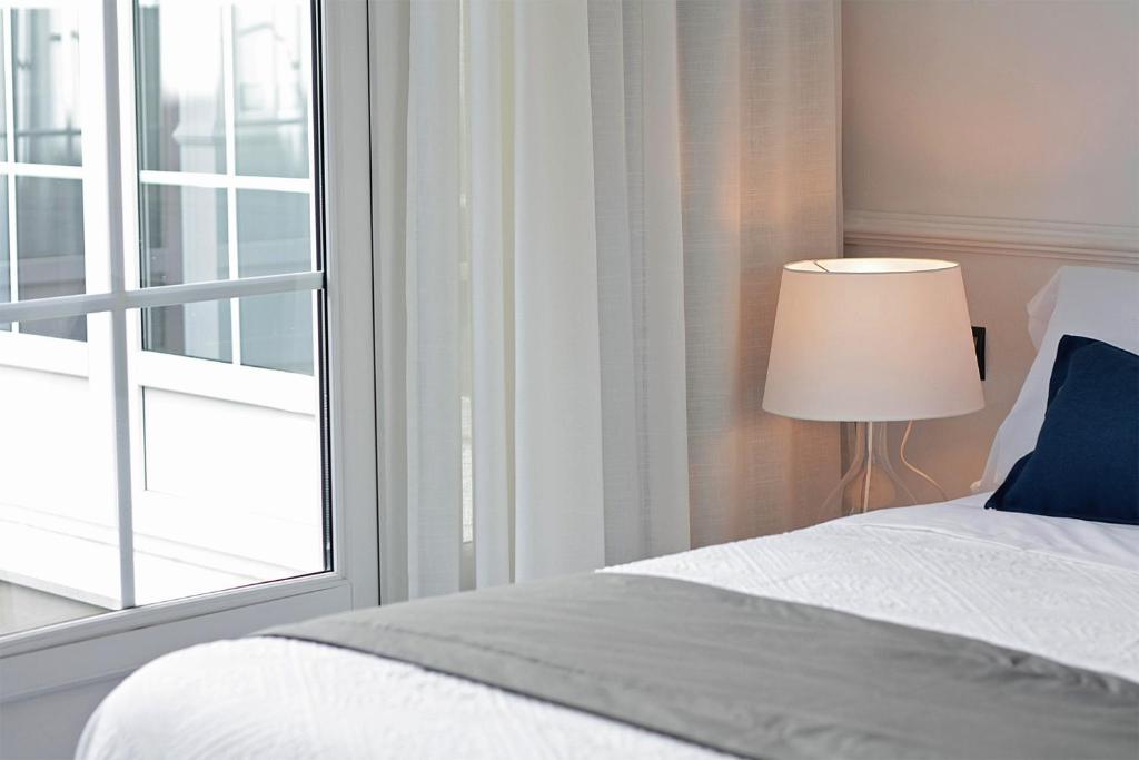Posteľ alebo postele v izbe v ubytovaní Apartamentos Plaza Constitución - Larios