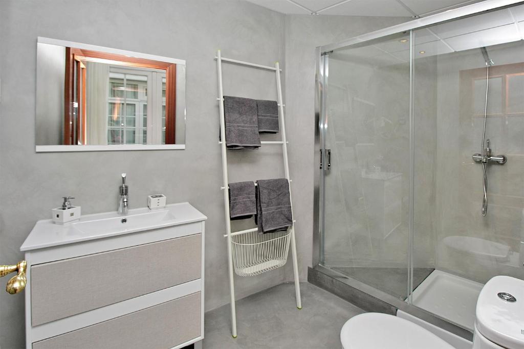 Kúpeľňa v ubytovaní Apartamentos Plaza Constitución - Larios