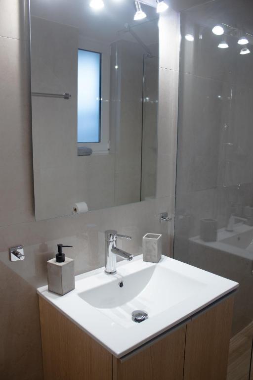 GIAKOST APARTMENTS V near airport - 19