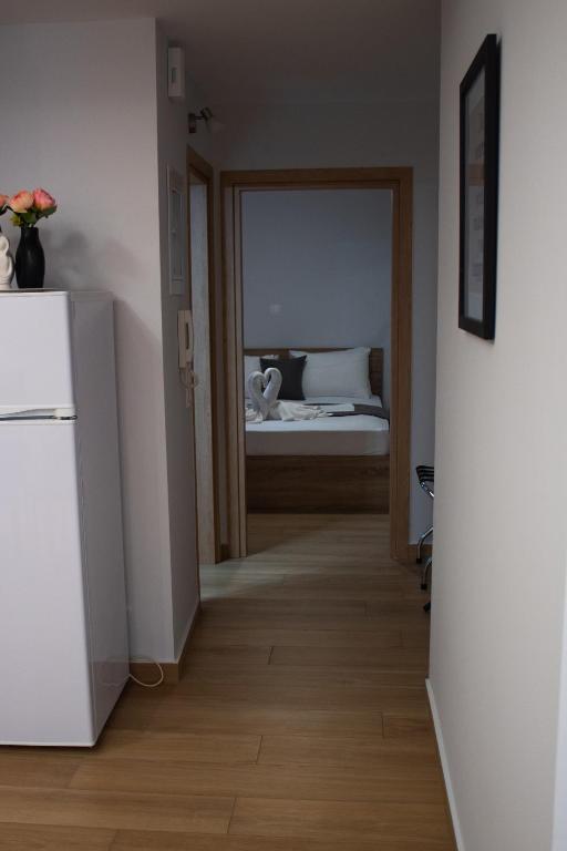 GIAKOST APARTMENTS V near airport - 13