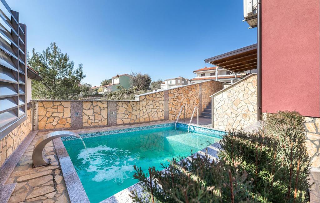 Stunning Home In Barbariga With Jacuzzi