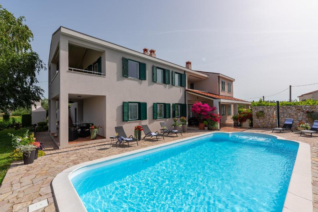 Bazén v ubytování Villa Mare nebo v jeho okolí
