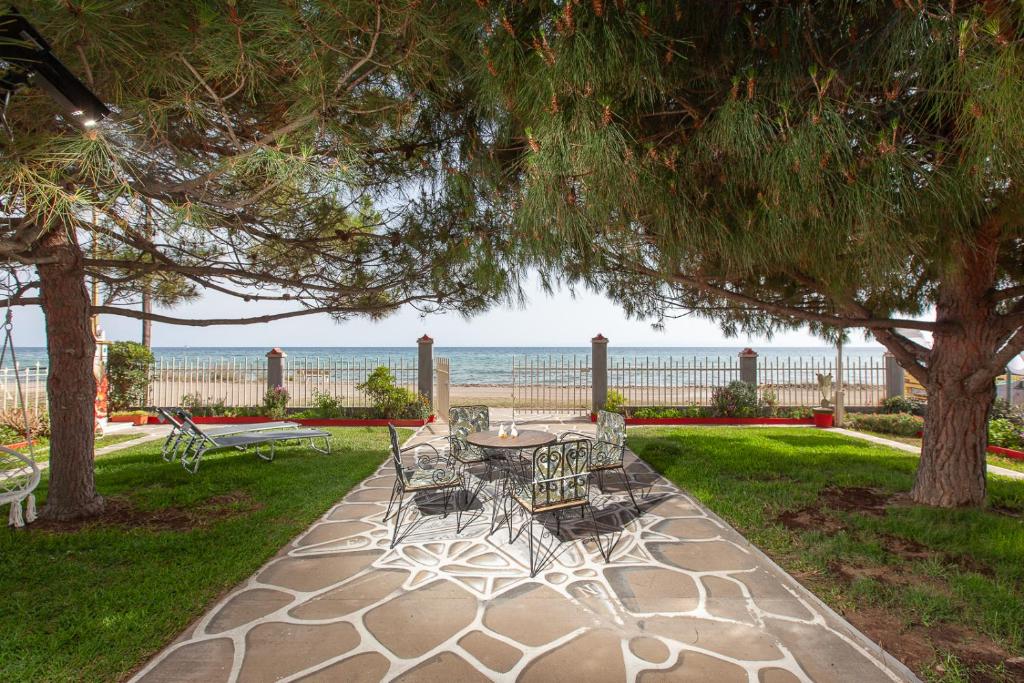 Gallery image of The Great Wave Beachfront House Nea Plagia in Sozopoli