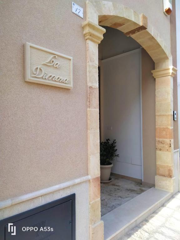 a sign on the side of a building at Casa vacanza La Dimora in San Pancrazio Salentino