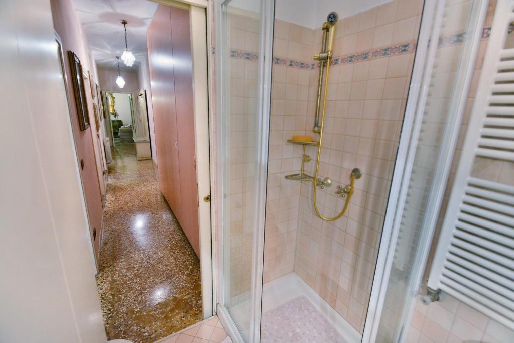 Łazienka w obiekcie Ve.N.I.Ce. Cera Casa Del Sol