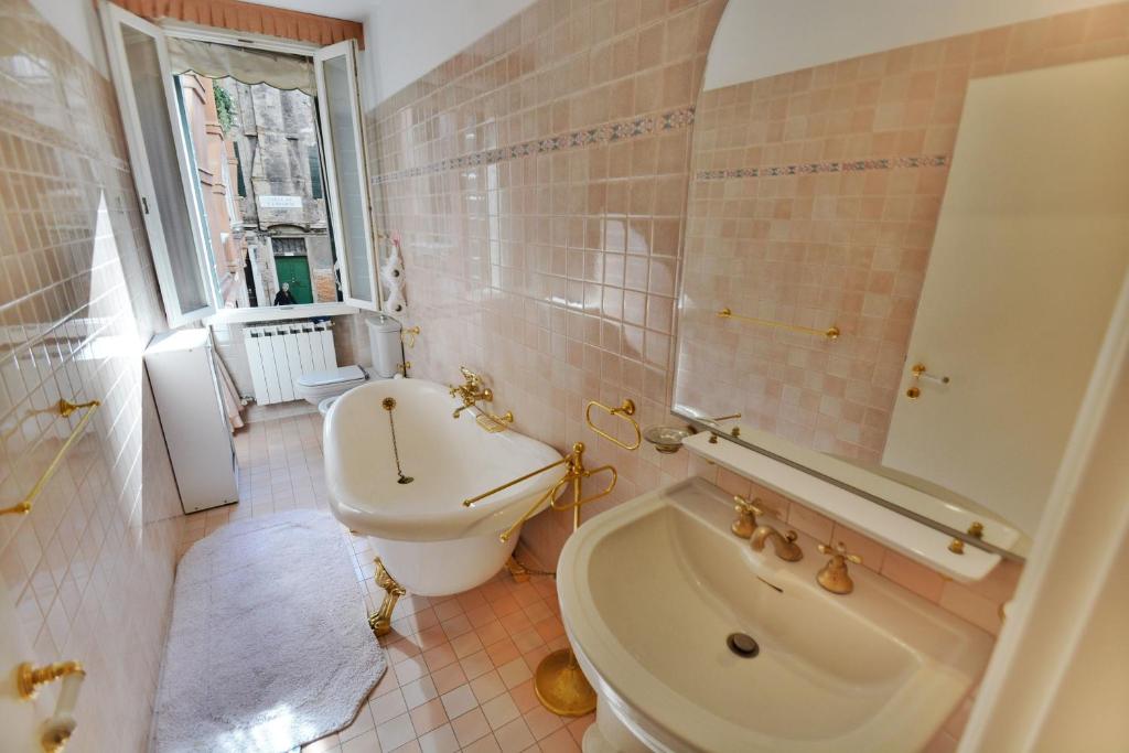 Łazienka w obiekcie Ve.N.I.Ce. Cera Casa Del Sol