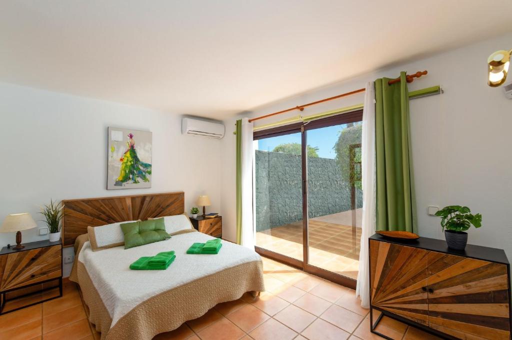 Postel nebo postele na pokoji v ubytování Villa Yaiza by Villa Plus