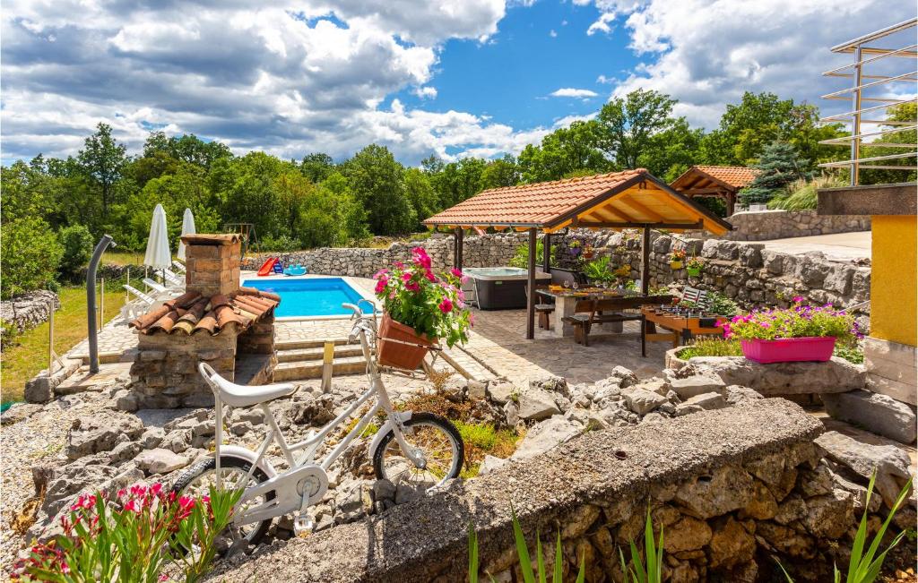 Fotografie z fotogalerie ubytování Cozy Home In Viskovo With Kitchen v destinaci Bezjaki
