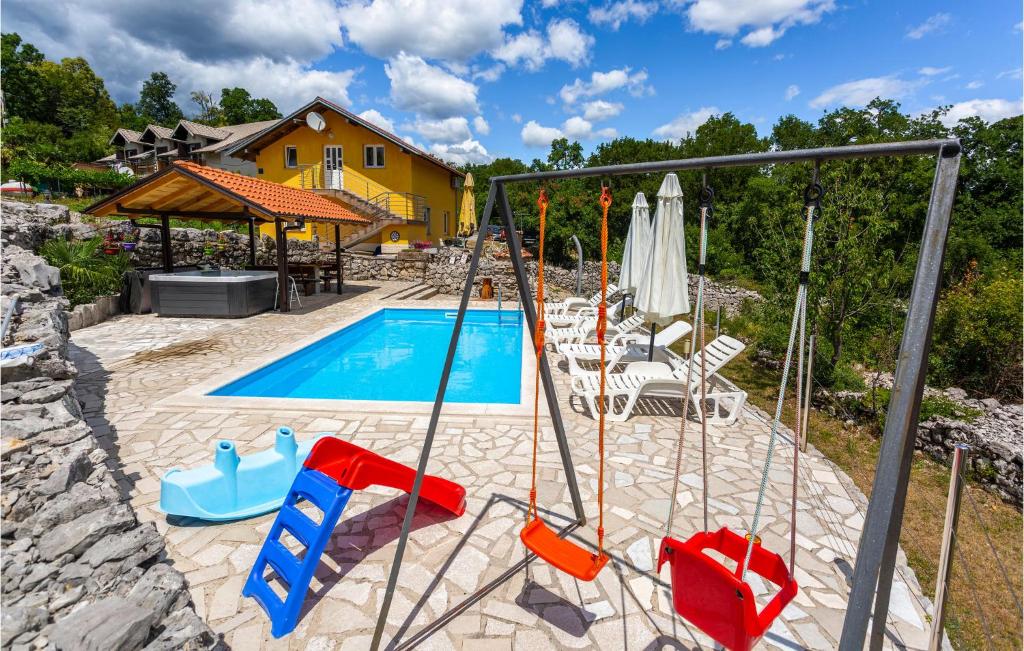 Fotografie z fotogalerie ubytování Cozy Home In Viskovo With Kitchen v destinaci Bezjaki