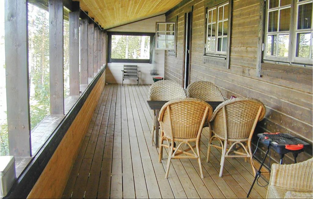 Posezení v ubytování Nice Home In Kälarne With Sauna