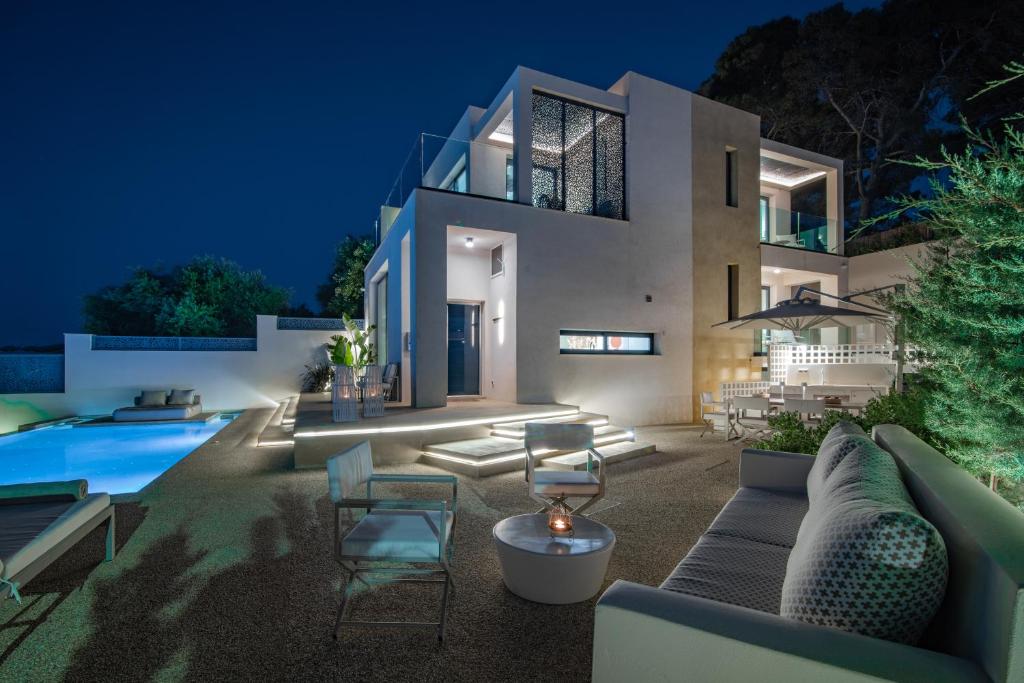 Bazén v ubytování Ventus Villa - A Luxury Sea View Retreat in Akrotiri nebo v jeho okolí