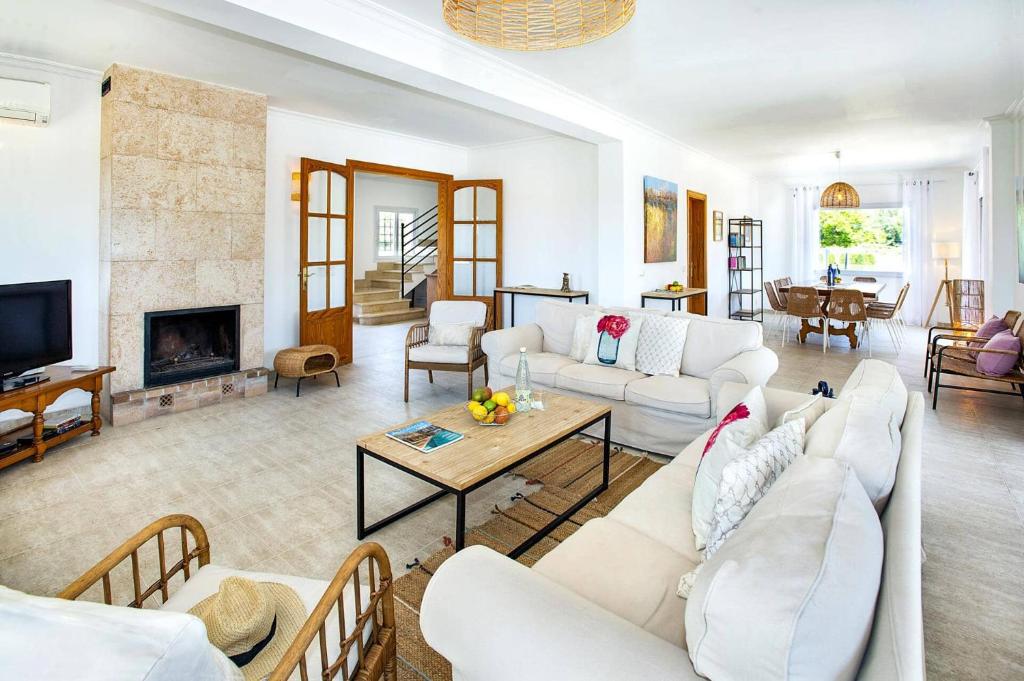 Posezení v ubytování Villa Illa Petita by Villa Plus