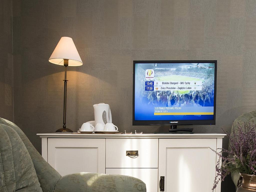 Telewizja i/lub zestaw kina domowego w obiekcie Warmia Park