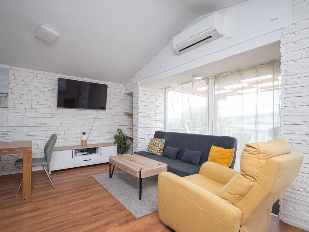 TV a/nebo společenská místnost v ubytování Apartment Dalmatino
