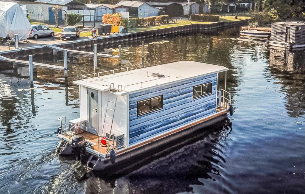 Awesome Ship In Hennigsdorf With Lake View - Quadruple