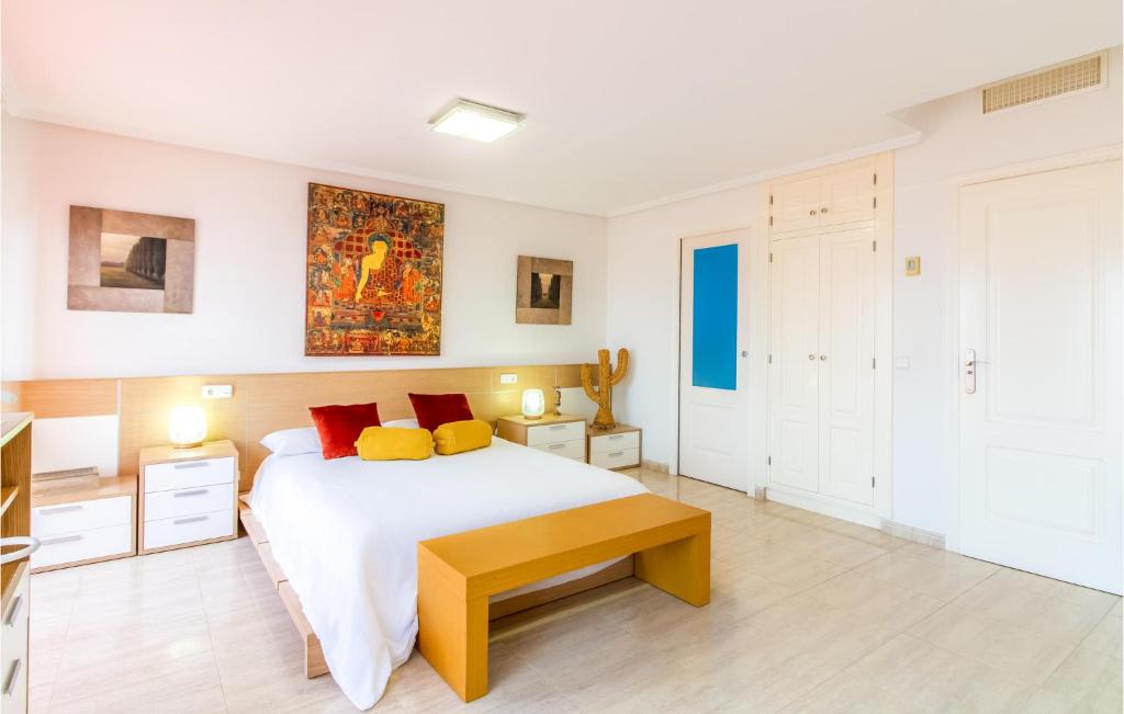 A bed or beds in a room at Stunning Apartment In Águilas With Wifi