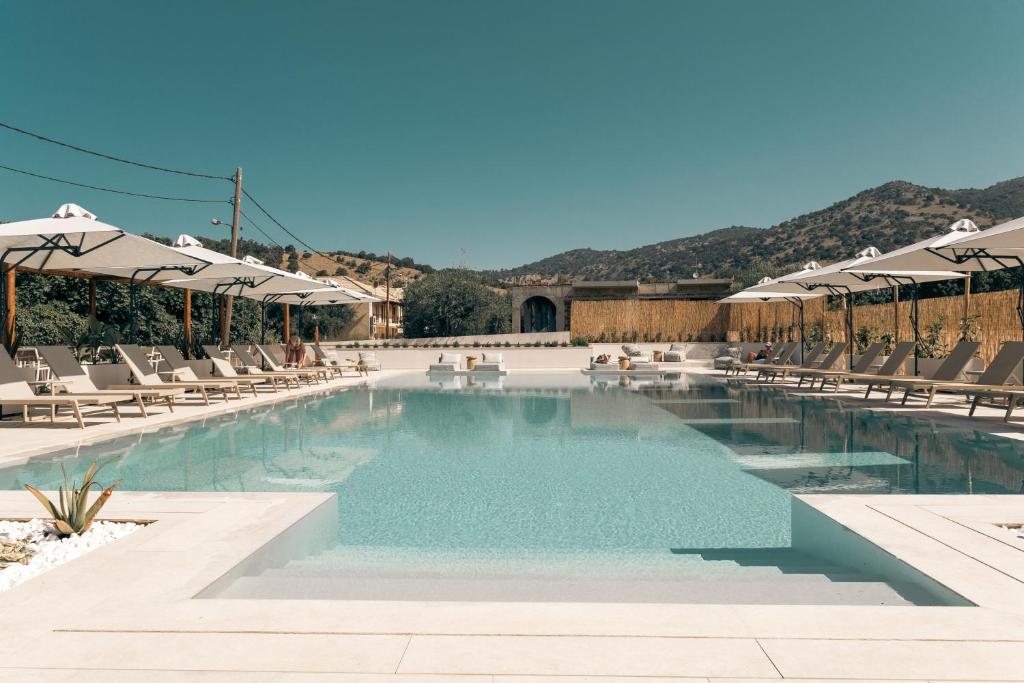Bazén v ubytování Sivota Hotel nebo v jeho okolí