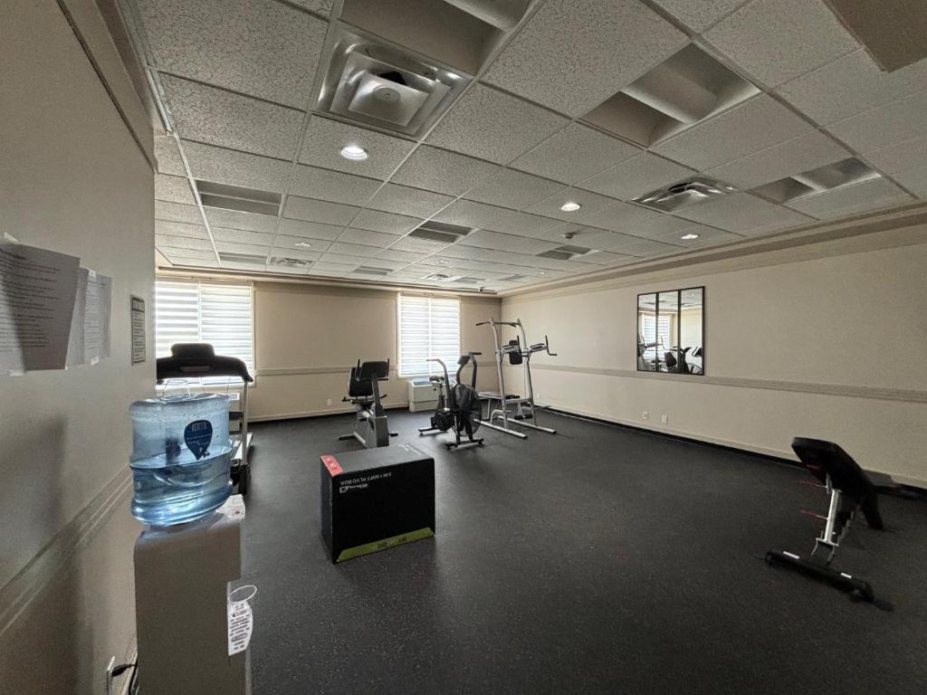 Gimnasio o equipo deportivo en Ramada by Wyndham Estevan